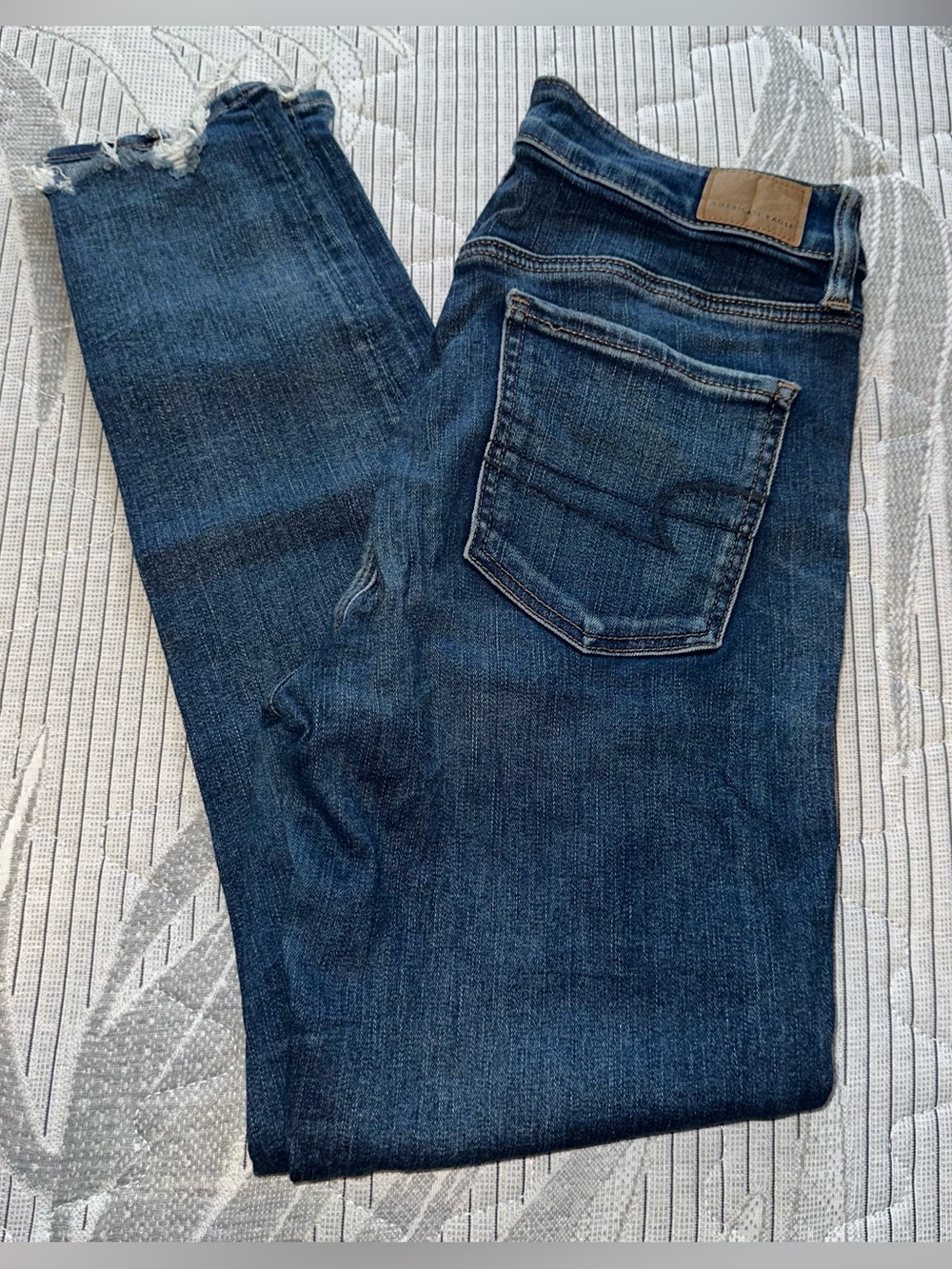 American Eagle Hi-Rise Ripped Jegging Crop